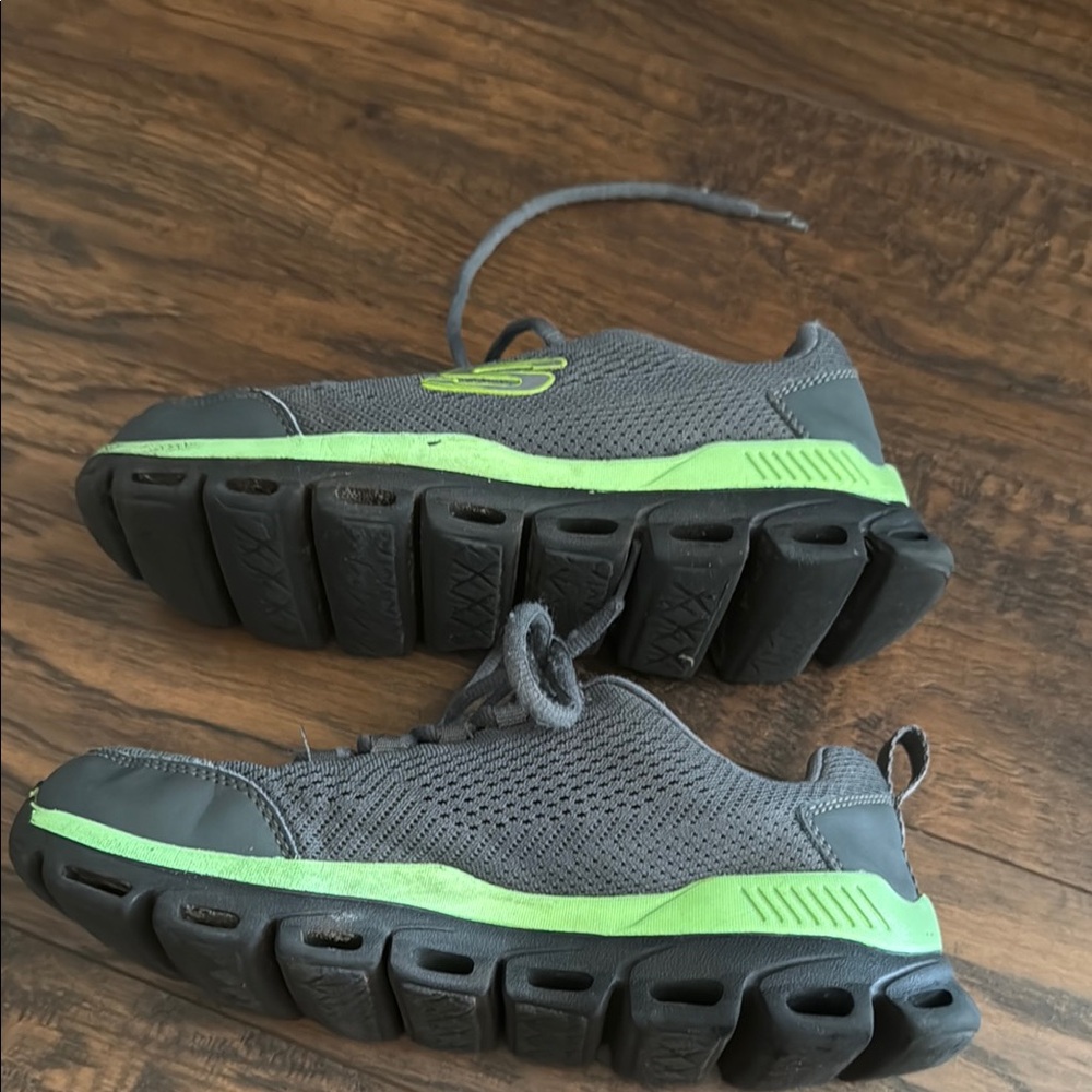 Skechers Kids Gray and Green Shoes size 5 fair condition with some flaws - Picture 11 of 13